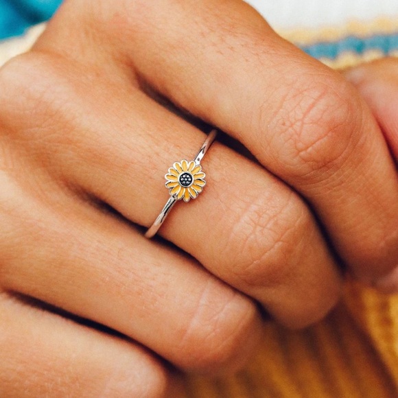 Pura Vida Jewelry - NWT Pura Vida Enamel Sunflower Ring in Silver